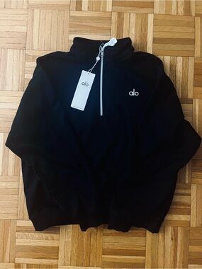 ALO Yoga Men’s Black Half-Zip Pullover with White Zip Detail